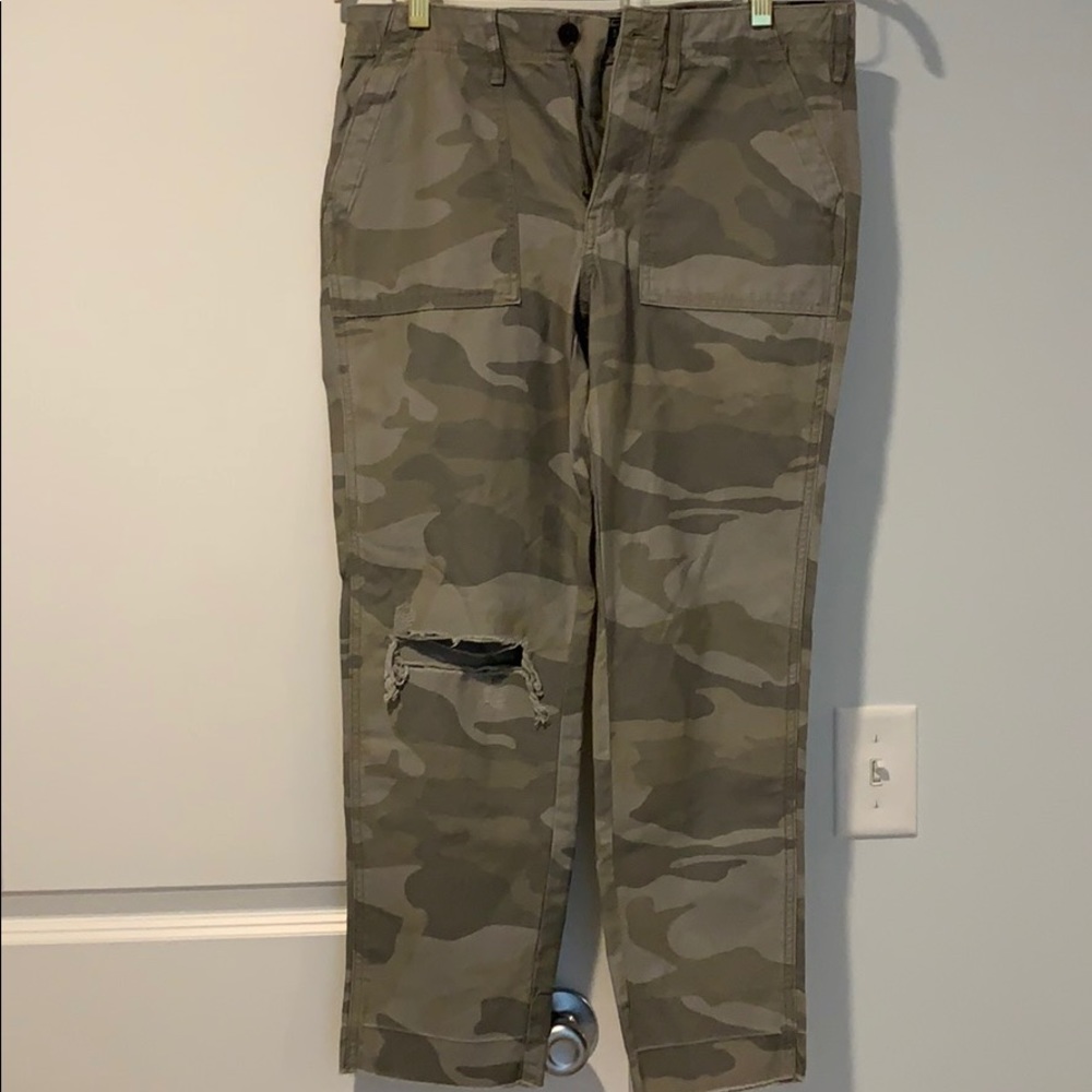 NWT A&F Camo Ames Low Rose Slim BF pant. Sz 28